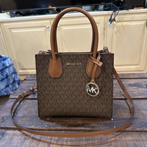 Michael Kors MERCER Medium Brown Signature Logo Crossbody Bag Messenger 8.5x7.5 - Picture 1 of 10